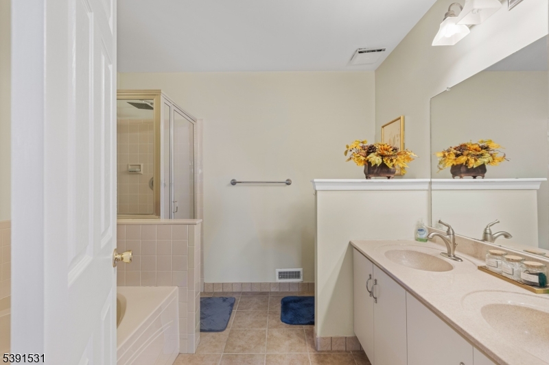 property viewer photo 16