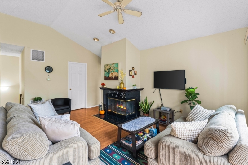 property viewer photo 5