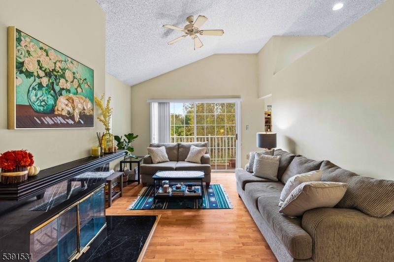 property viewer photo 6