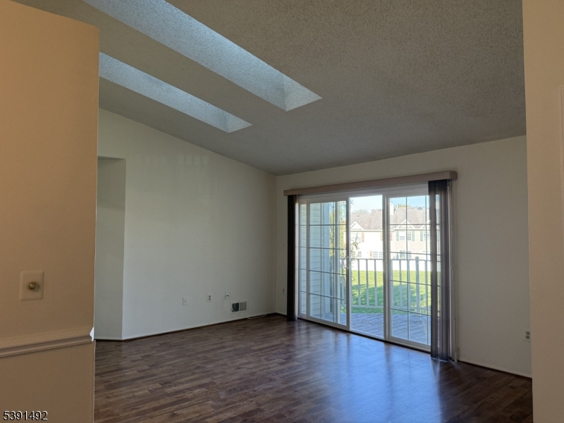 property viewer photo 2