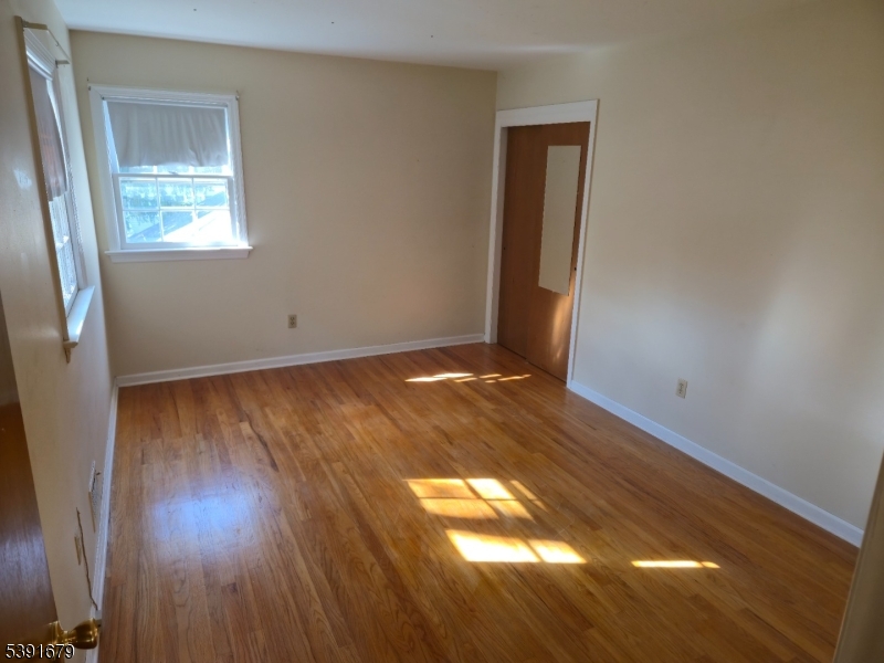 property viewer photo 18