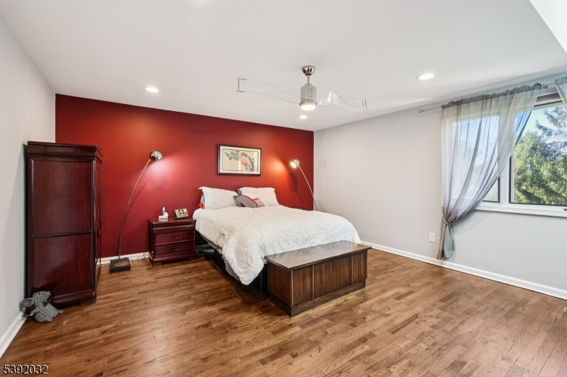 property viewer photo 11