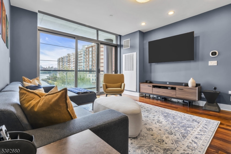 property viewer photo 10