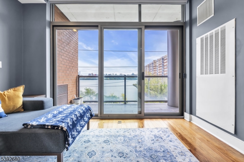 property viewer photo 12