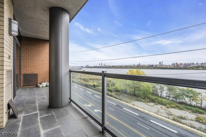property viewer photo 13