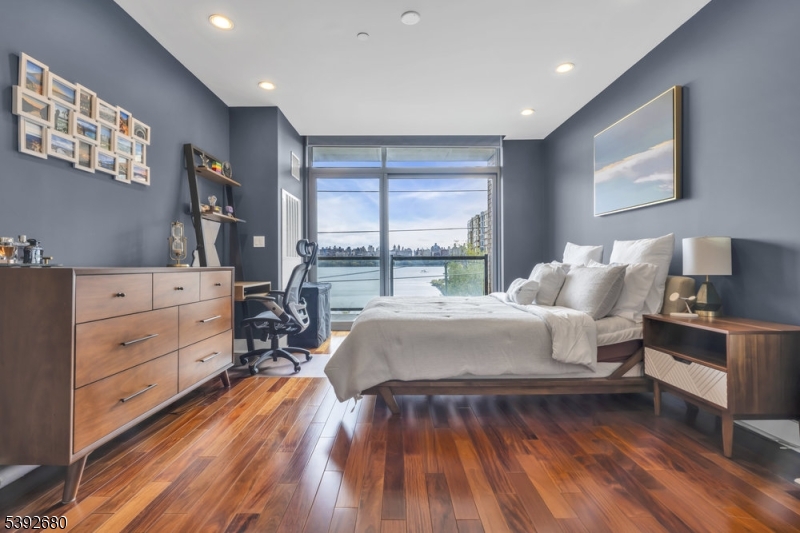 property viewer photo 19