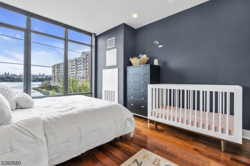 property viewer photo 27