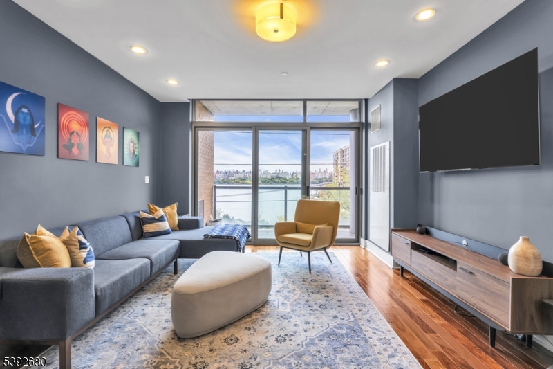 property viewer photo 9