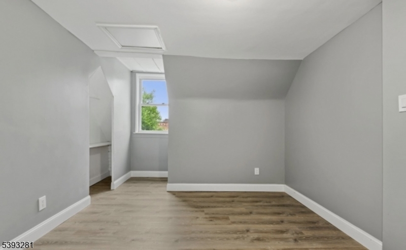 property viewer photo 24