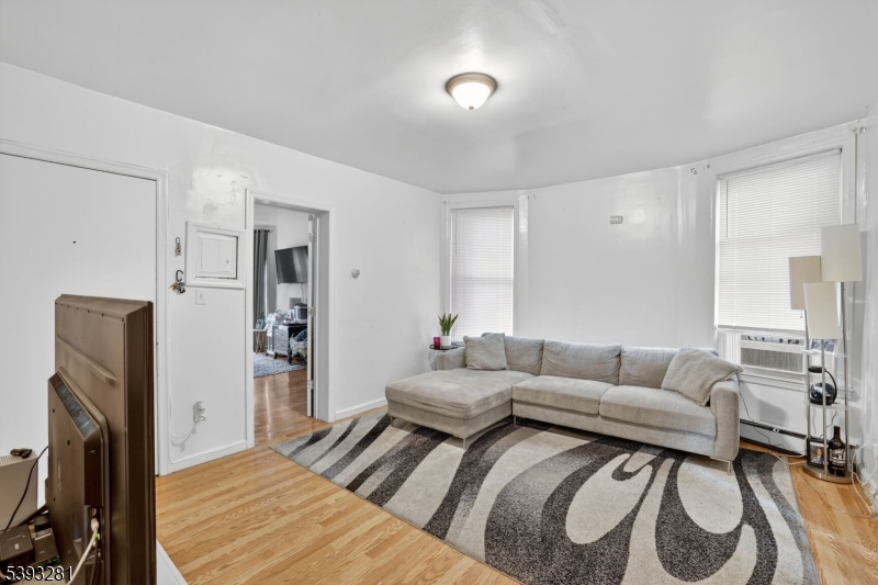 property viewer photo 4