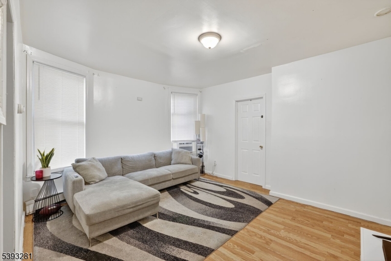 property viewer photo 5
