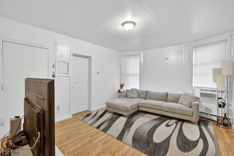 property viewer photo 6