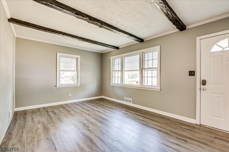 property viewer photo 10