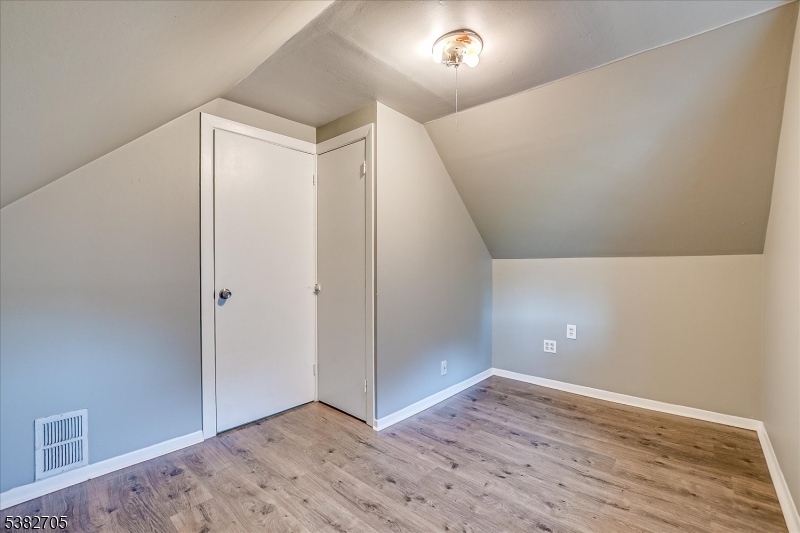 property viewer photo 24
