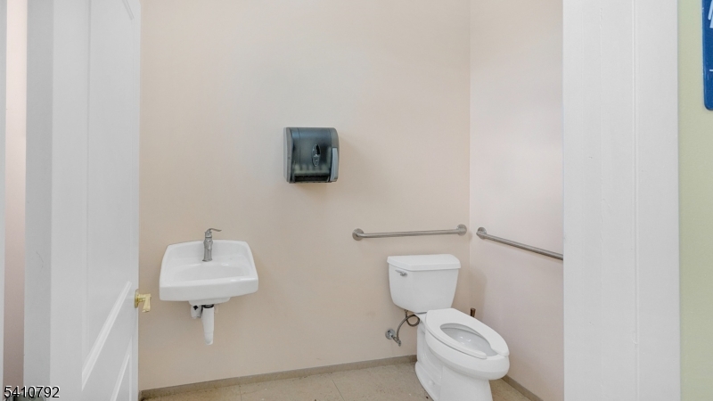 main property photo 9