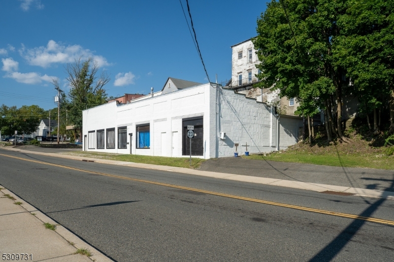 main property photo 10