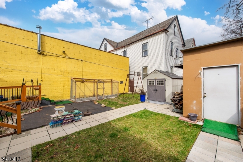 main property photo 18