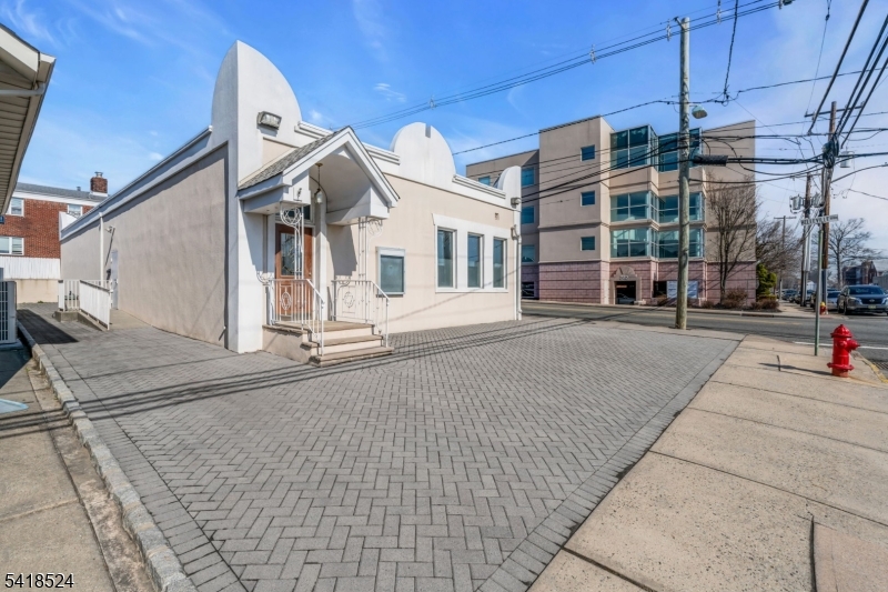main property photo 37