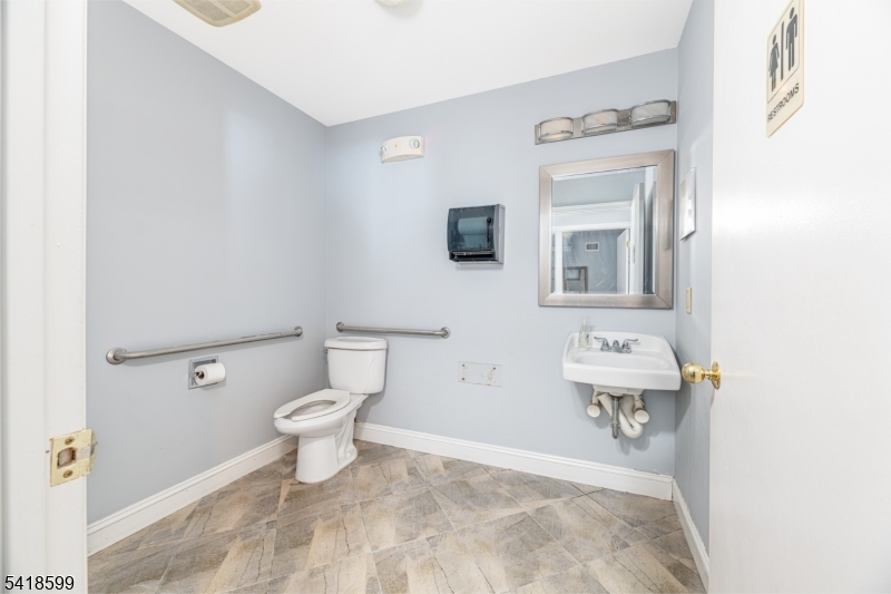 main property photo 8