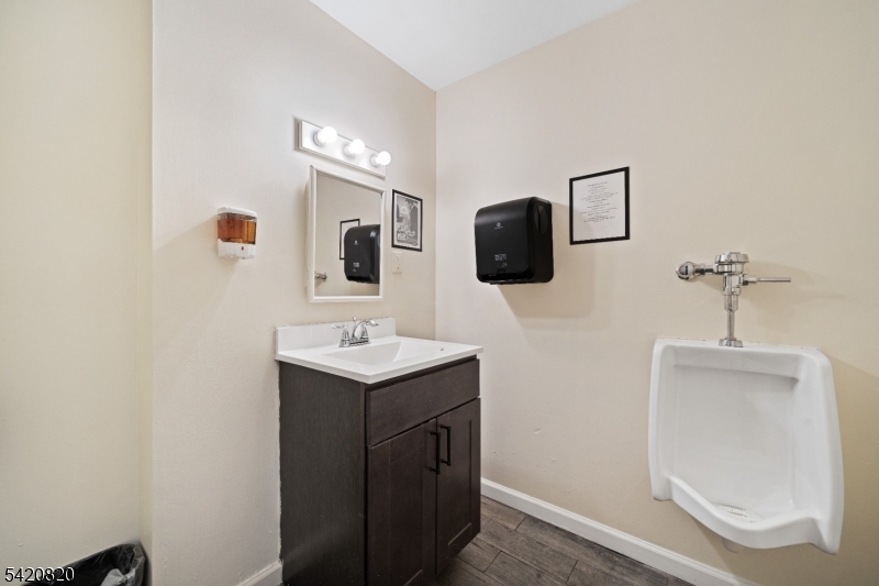 main property photo 18