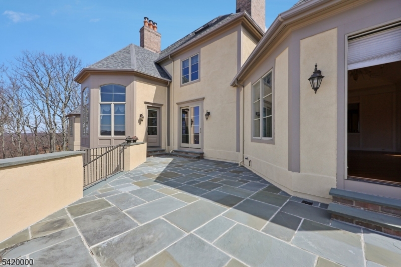 main property photo 40