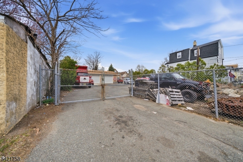 main property photo 9