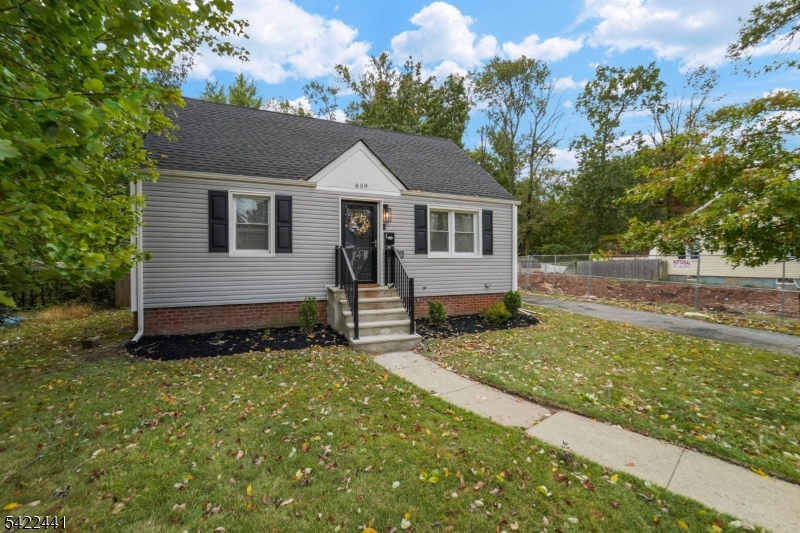 main property photo 9