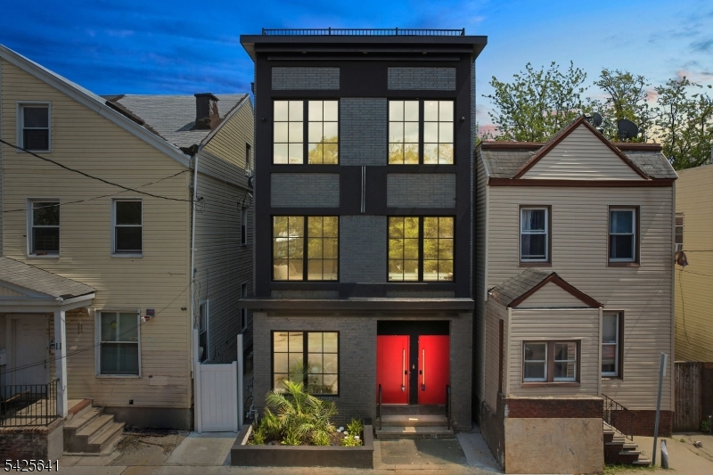 main property photo 28