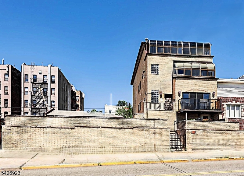 main property photo 32