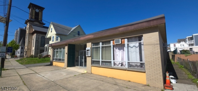 main property photo 10