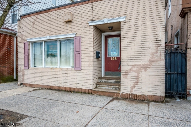 main property photo 28