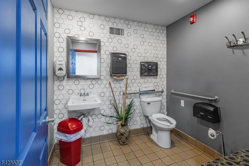 main property photo 13