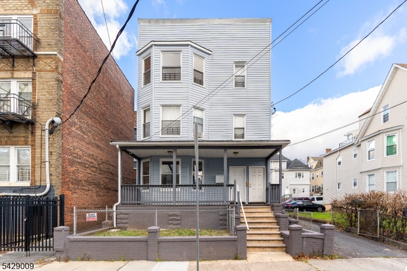 main property photo 10