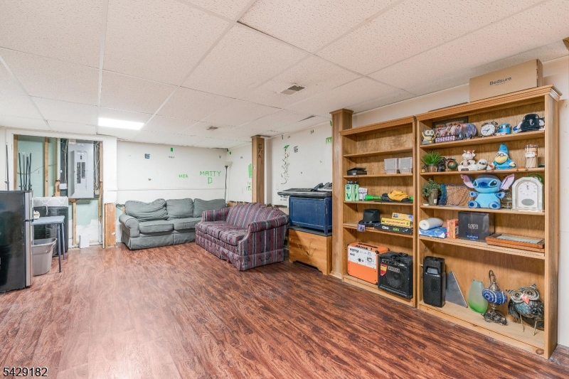 main property photo 11