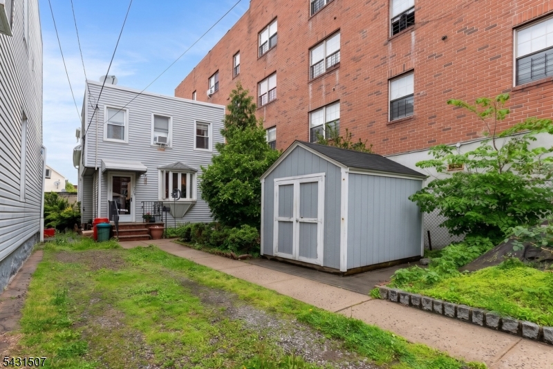 main property photo 25