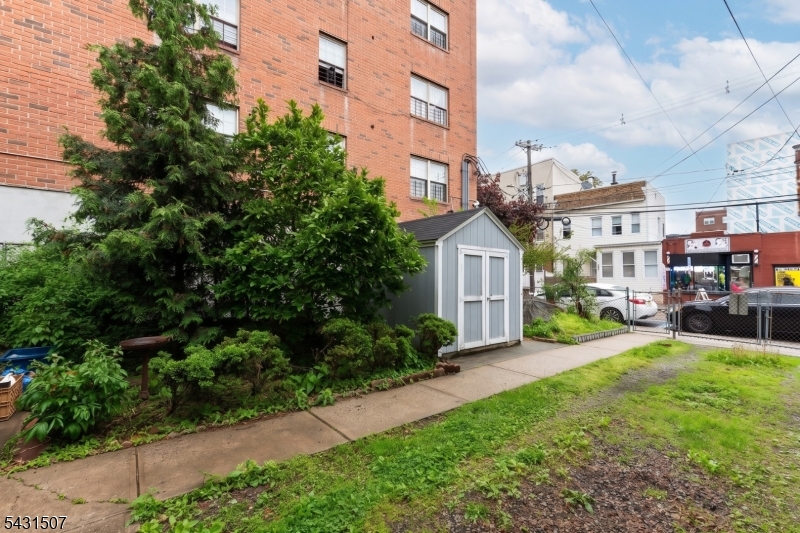 main property photo 28