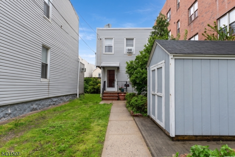 main property photo 29