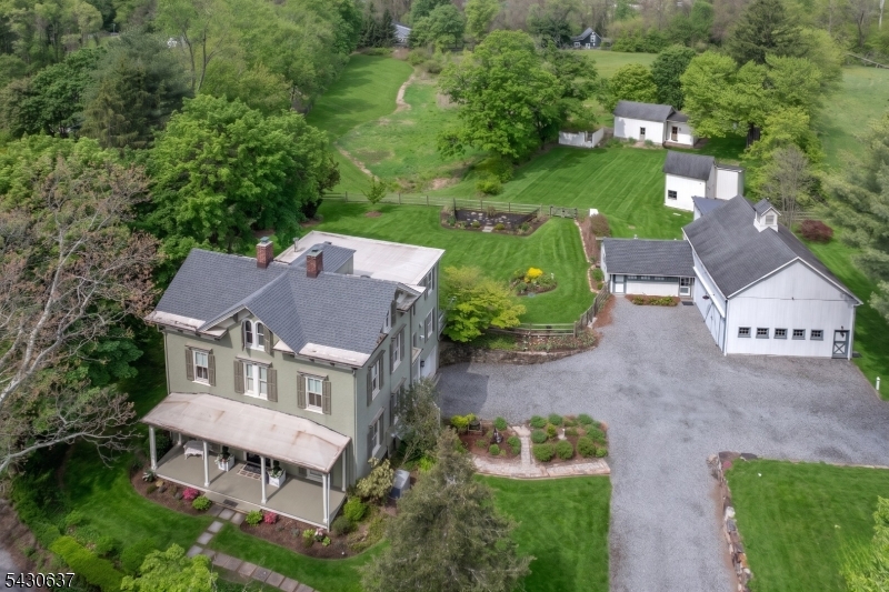 main property photo 13