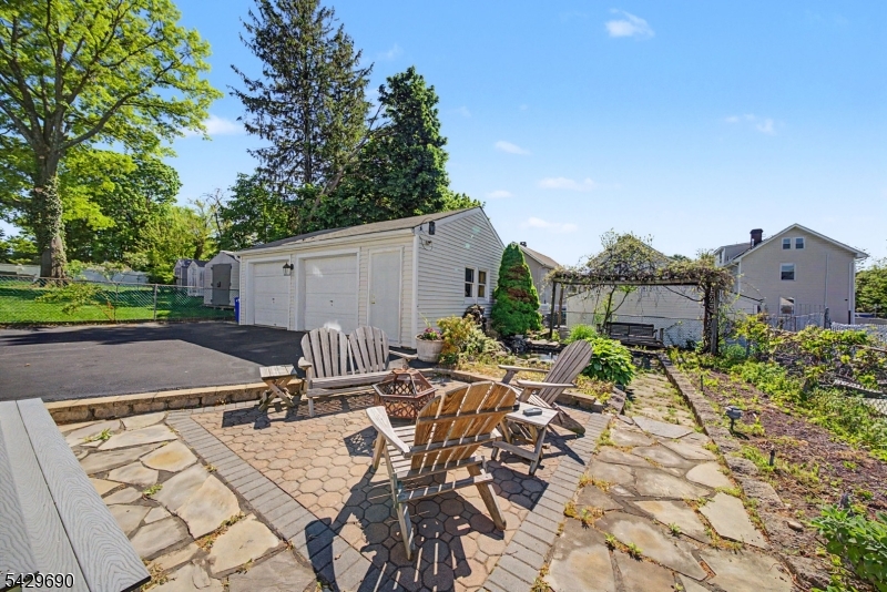 main property photo 33