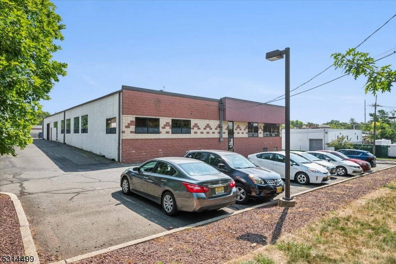 main property photo 28