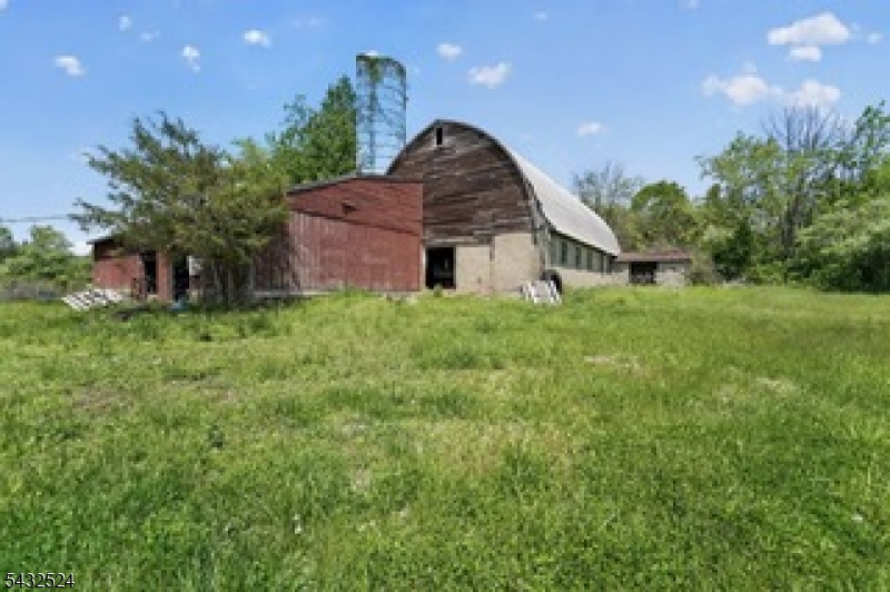 main property photo 18