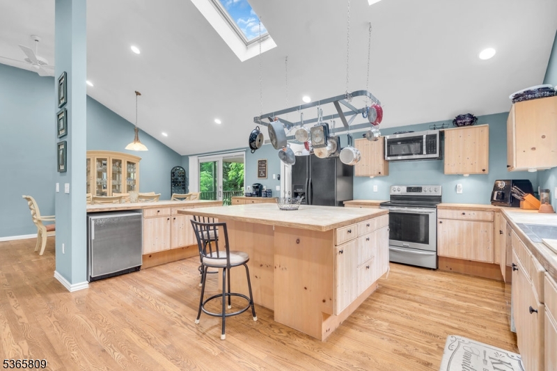 main property photo 14