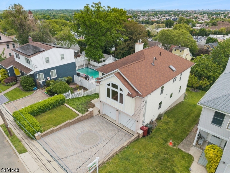 main property photo 26