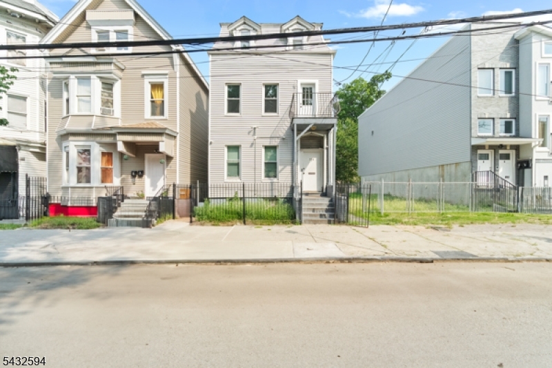 main property photo 14