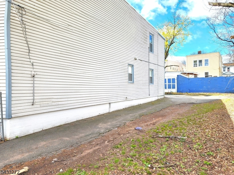 main property photo 10