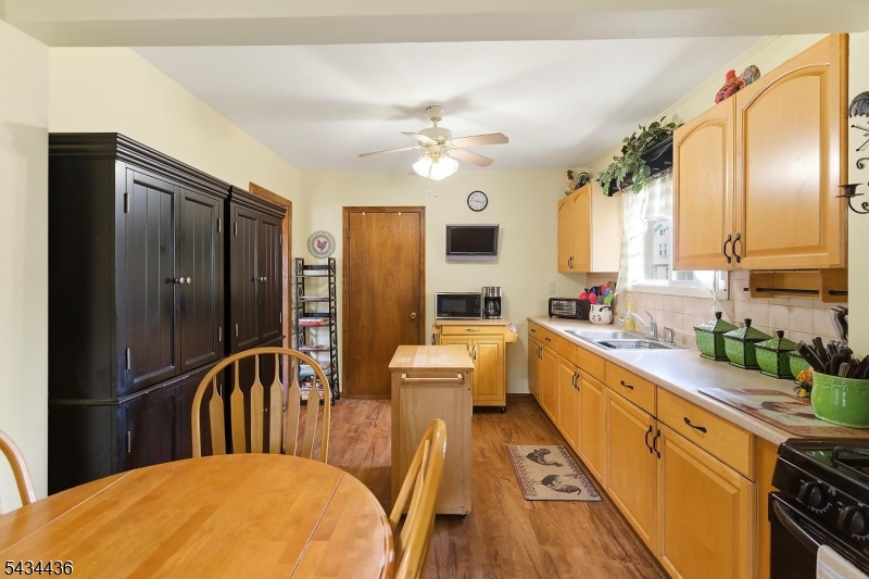 main property photo 5