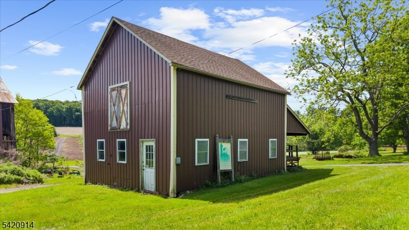 main property photo 31