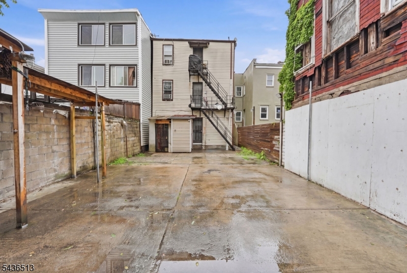 main property photo 32