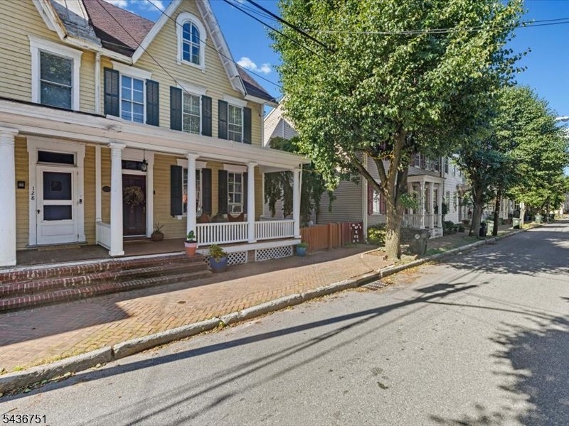 main property photo 28