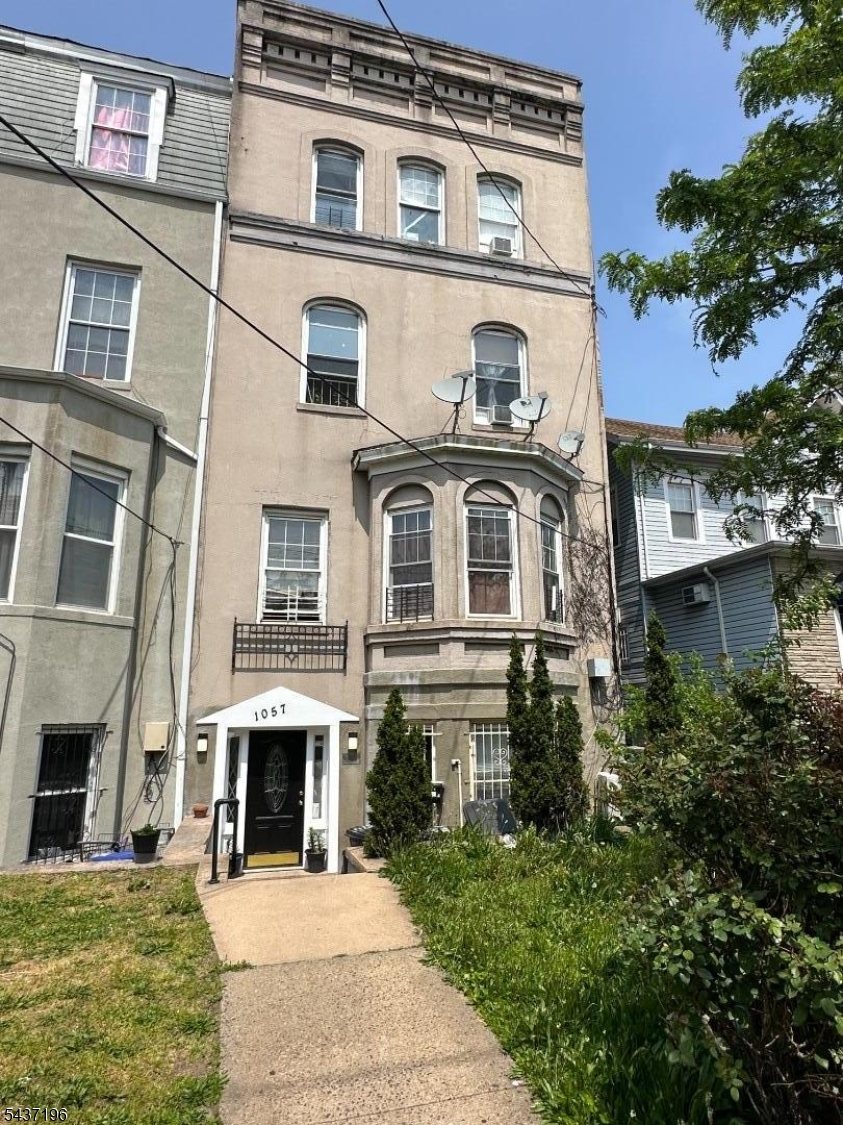 main property photo 10